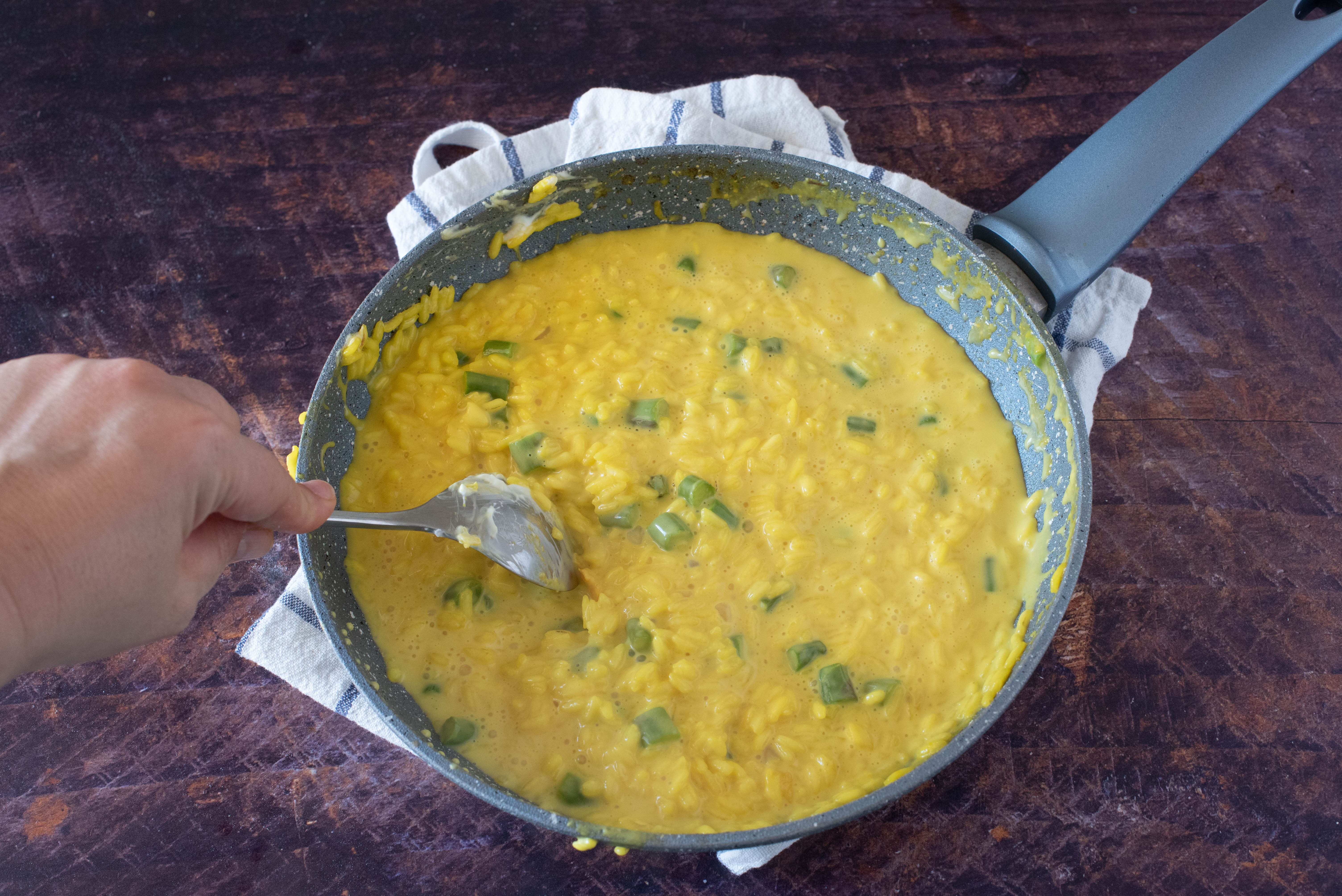 Risotto gamberi, asparagi e zafferano