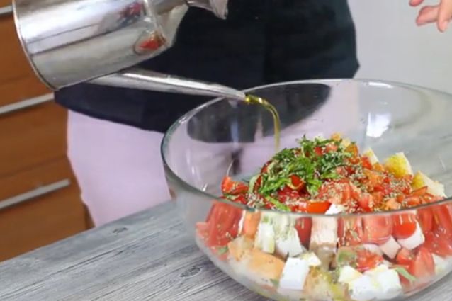 Come condire la panzanella