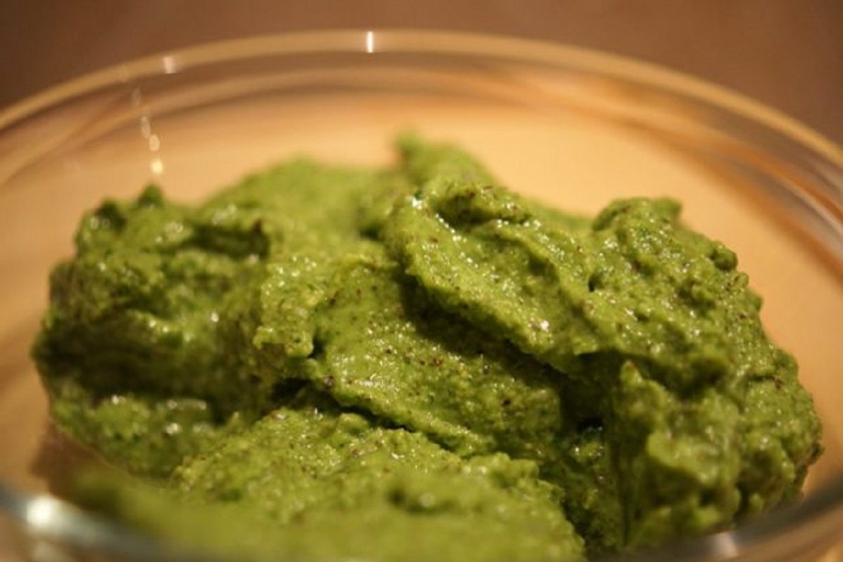 Pesto di fave: la ricetta della salsa tipica della Liguria di Levante
