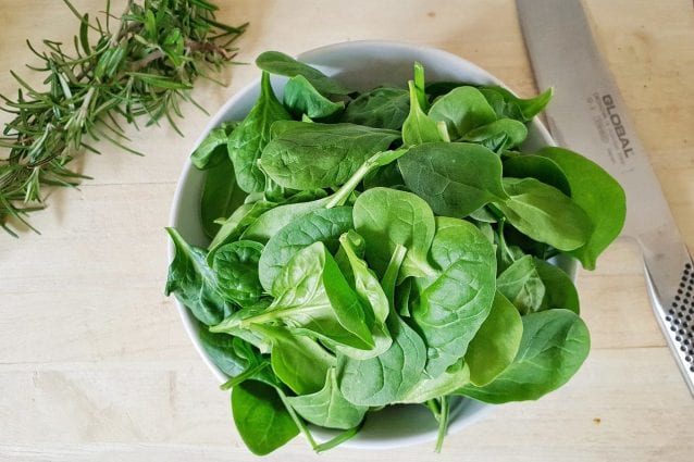 alimenti anti infiammatori, spinaci