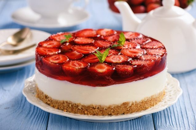 cheesecake alle fragole senza cottura