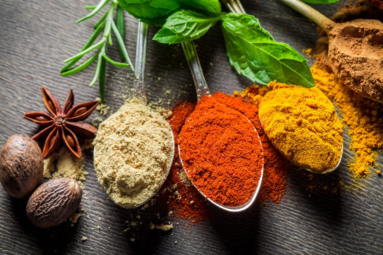 10-cibi-che-aiutano-le-difese-immunitarie-spezie