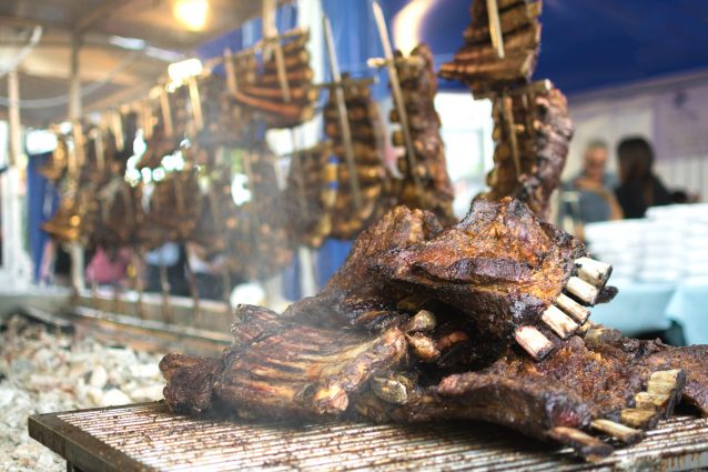 asado argentino: tutti i segreti della grigliata del gaucho