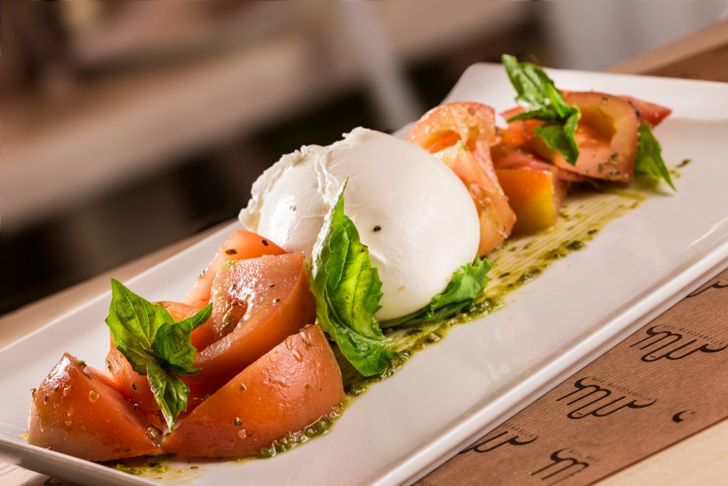 muu-muzzarella-caprese