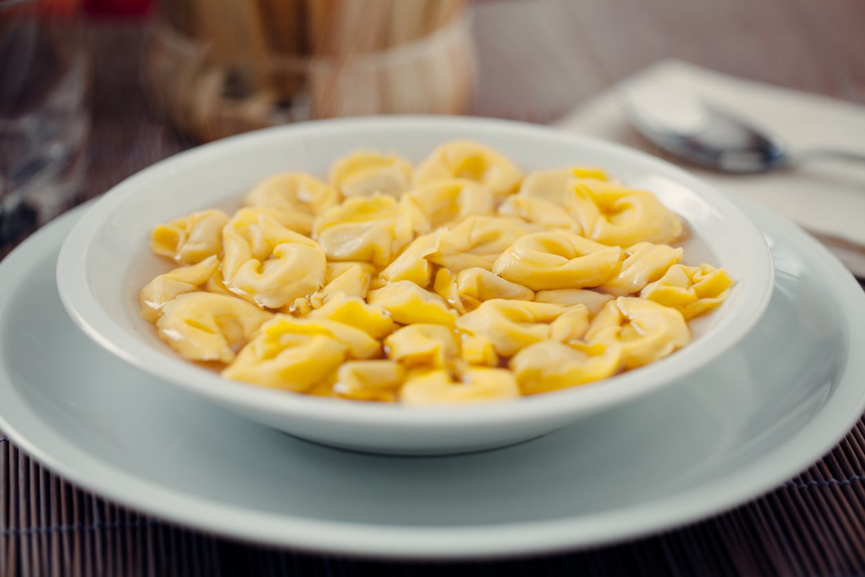 Primi piatti di Natale facili e veloci: tortellini in brodo