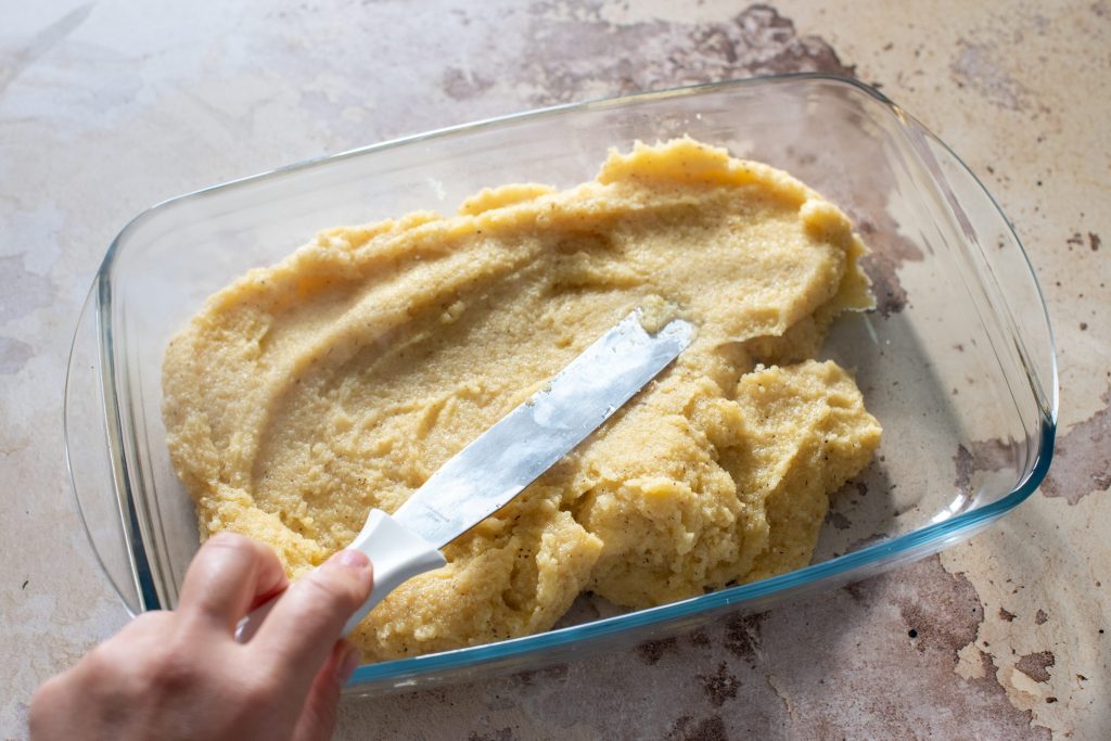 Polenta e cotechino finger food: preparare la polenta