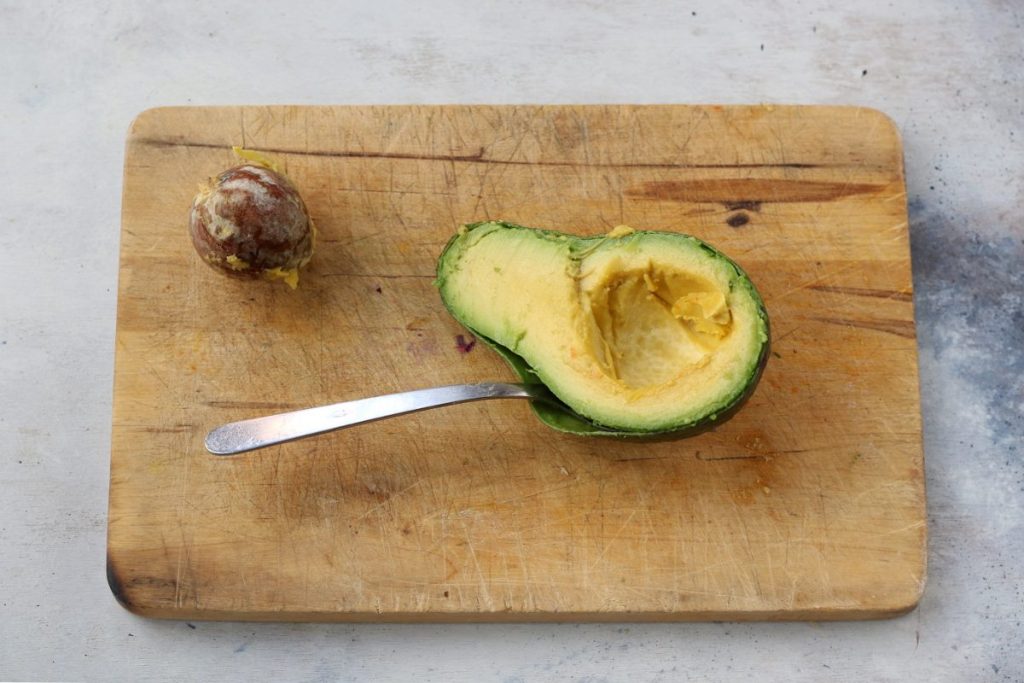 come sbucciare l'avocado