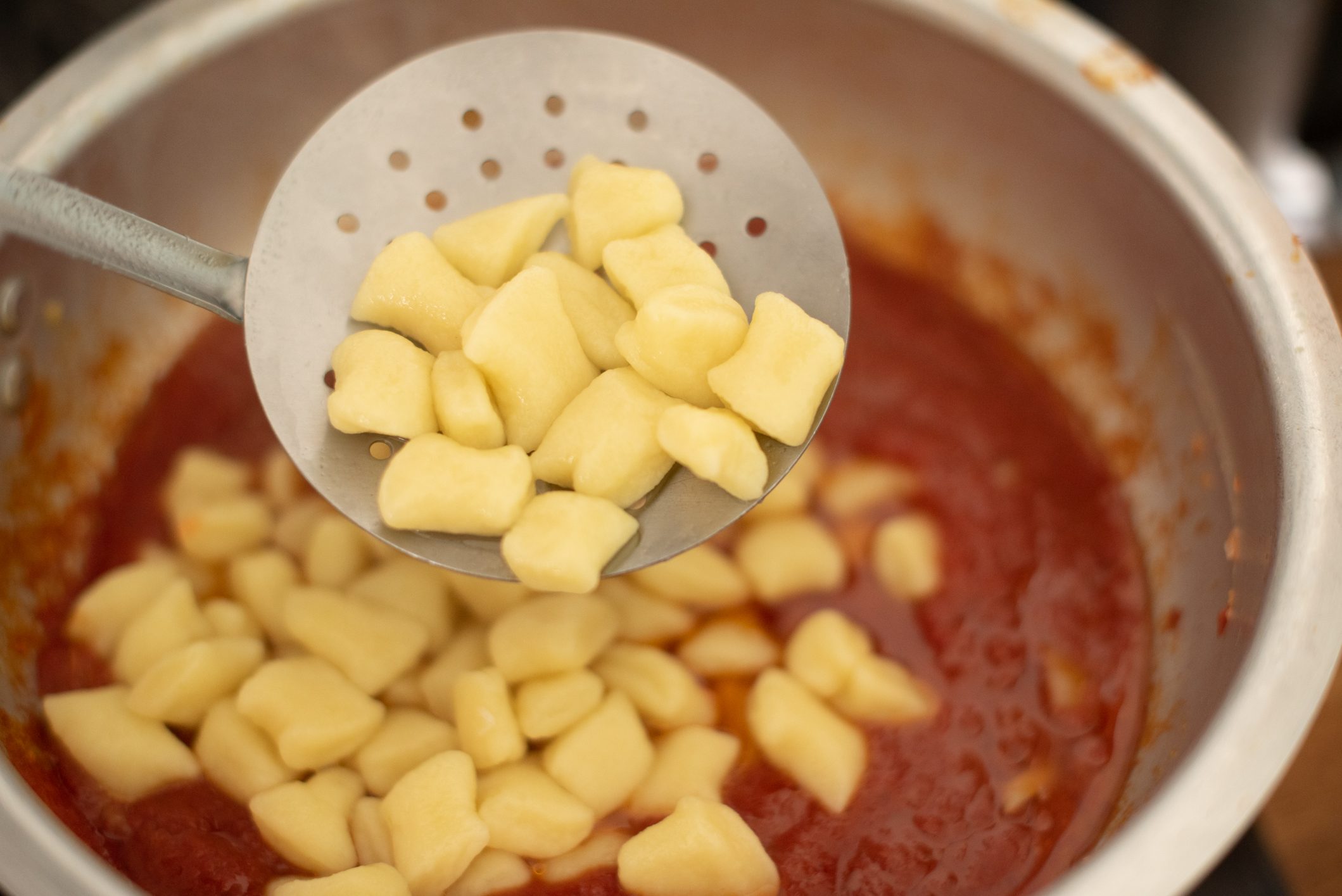 Chicche di patate al pomodoro: la ricetta del primo semplice e sfizioso