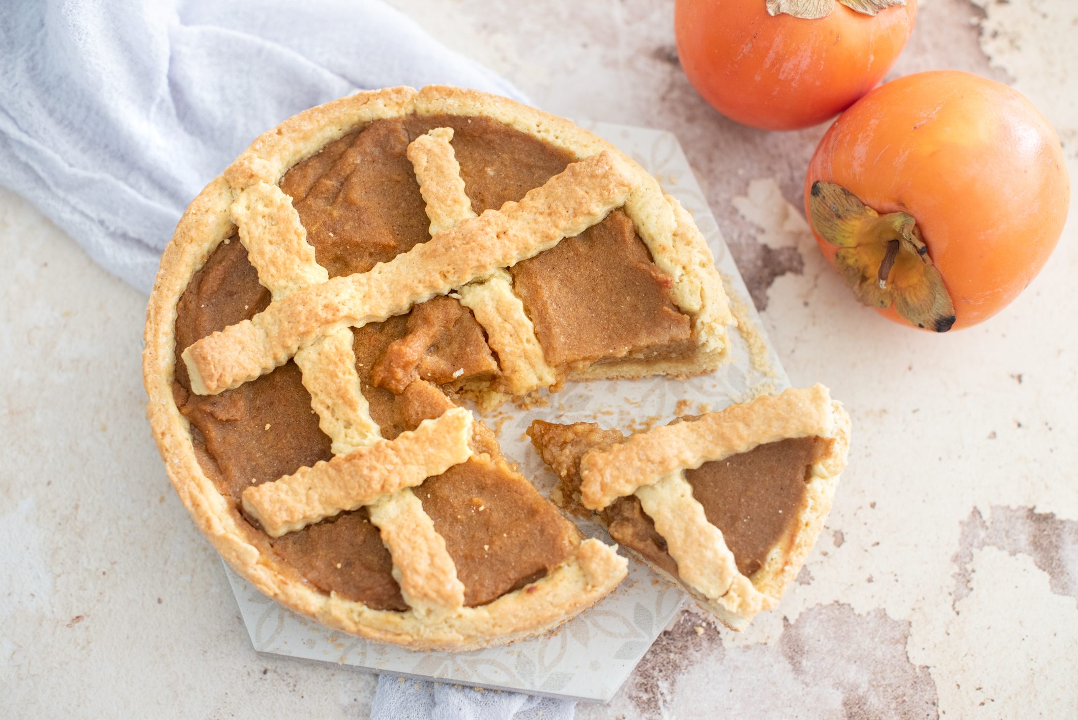 Crostata di cachi: la ricetta del dolce autunnale gustoso e genuino