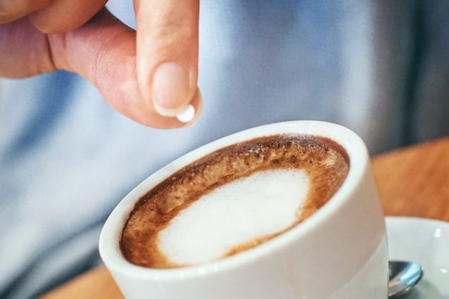 Dolcificanti artificiali: fanno aumentare il peso di chi li consuma sul lungo periodo