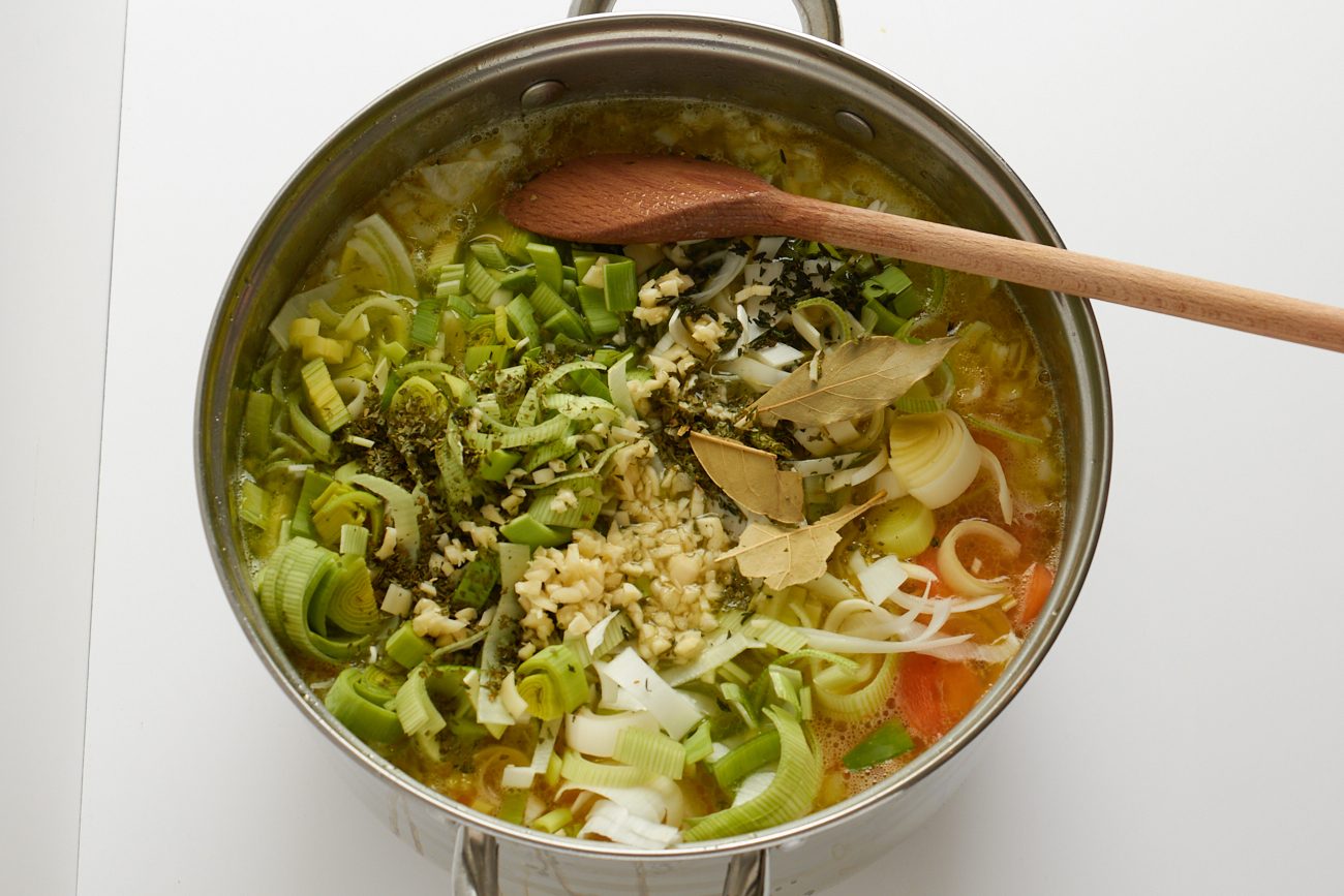 Zuppa di pollo e verdure: il piatto unico succulento e nutriente