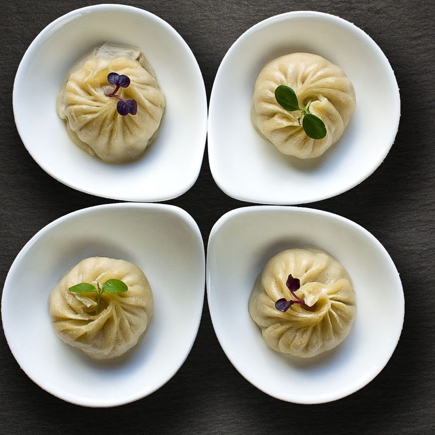 Il Dim Sum ripieno di carne e brodo caldo di Mi – Cucina di Confine, Milano