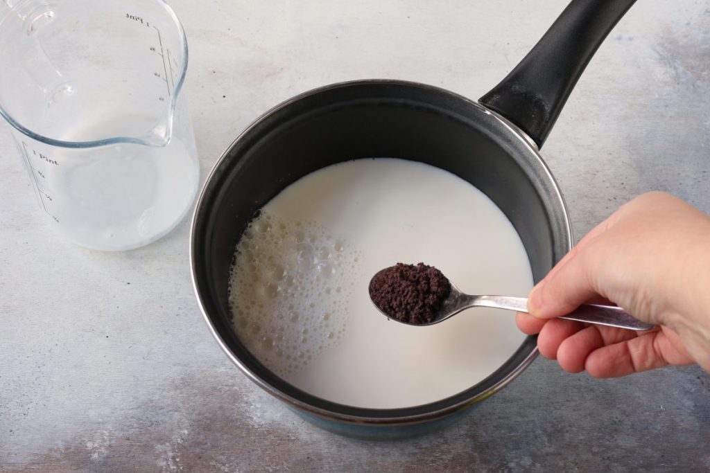 preparazione crema al caffè