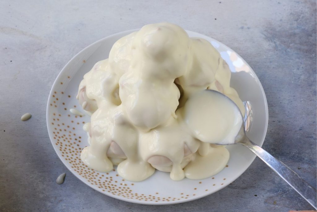 Copertura profiteroles al cioccolato bianco