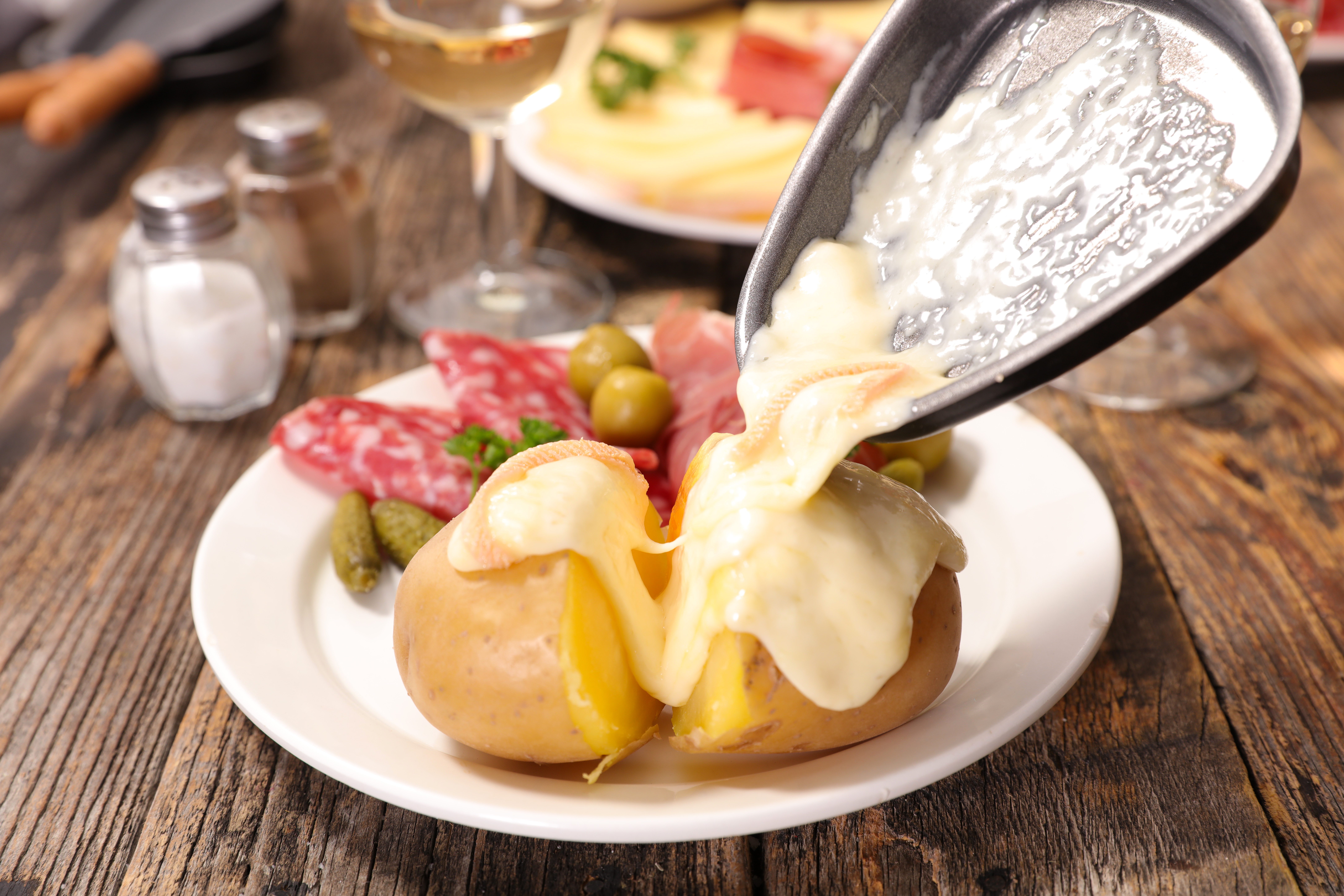 Raclette del Vallese DOP: cos'è e come si fa il formaggio svizzero