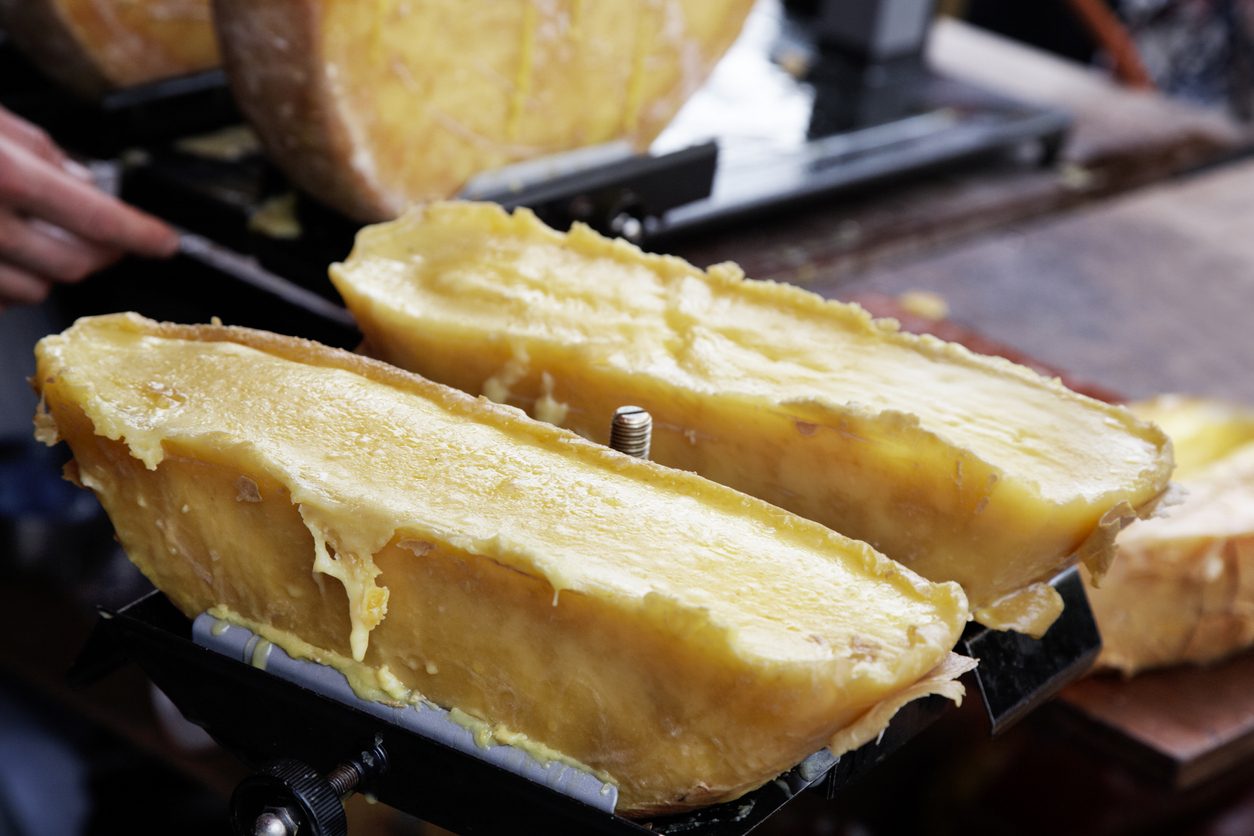 Raclette del Vallese DOP: cos'è e come si fa il formaggio svizzero