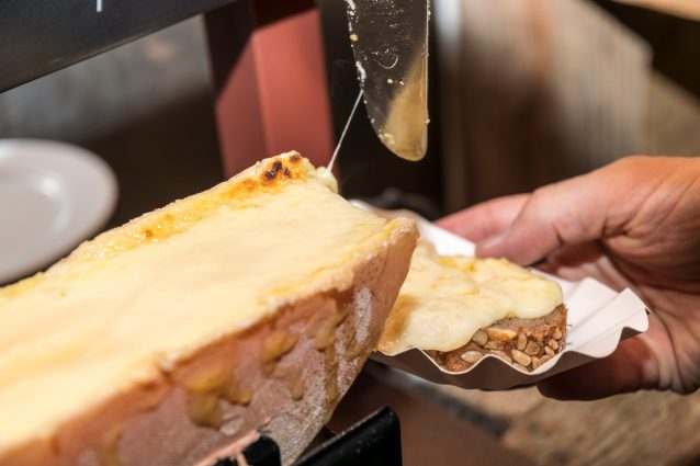 Raclette del Vallese DOP: cos'è e come si fa il formaggio svizzero
