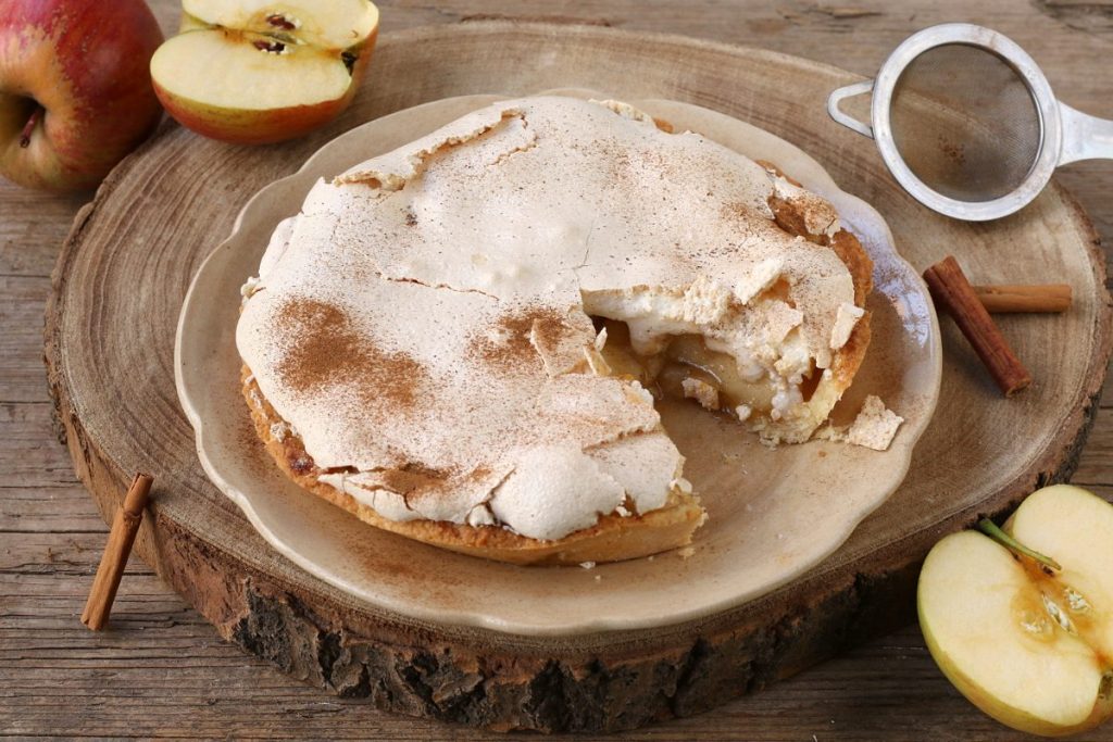 Torta di mele meringata