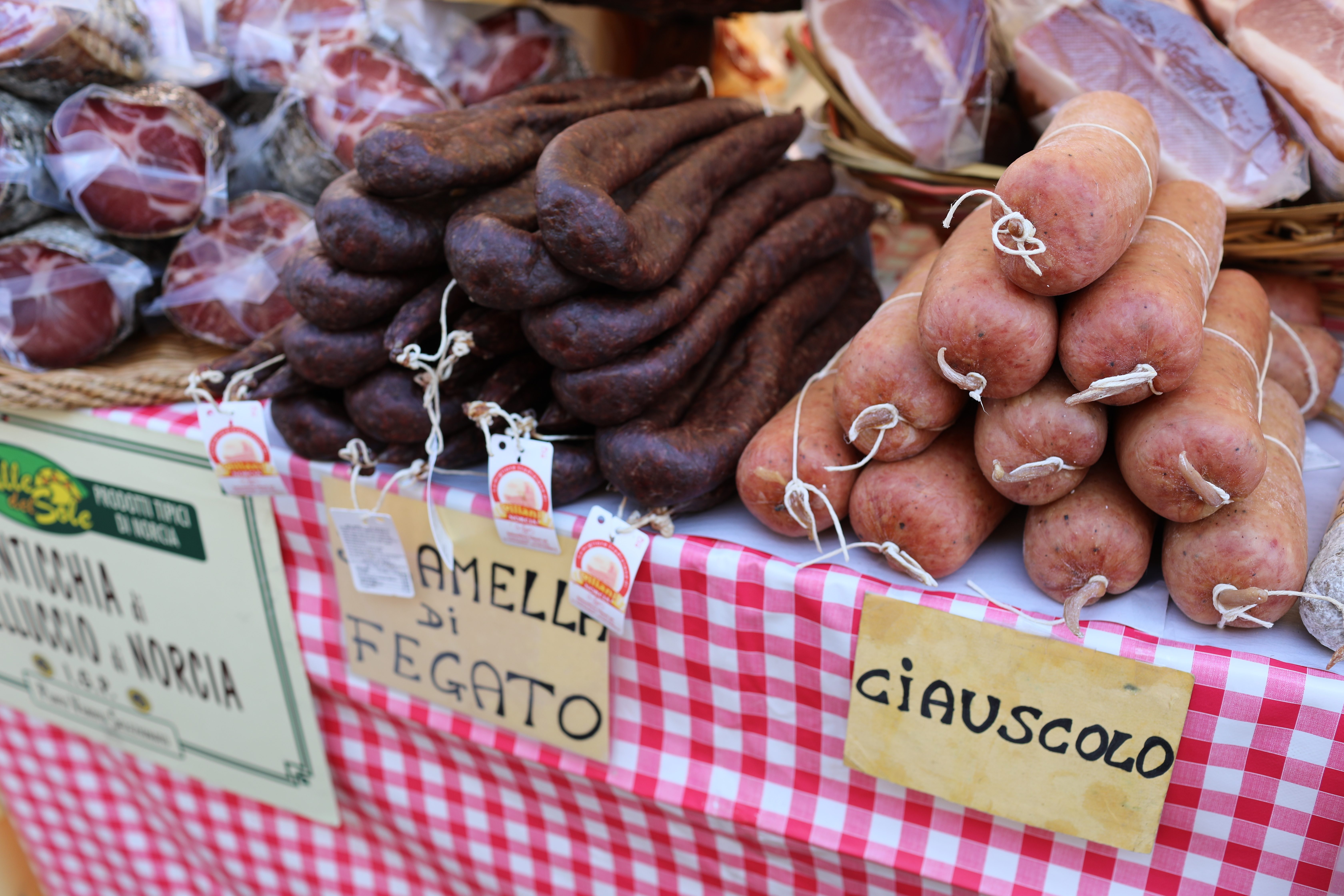 Ciauscolo IGP: storia, proprietà, ricette e abbinamenti