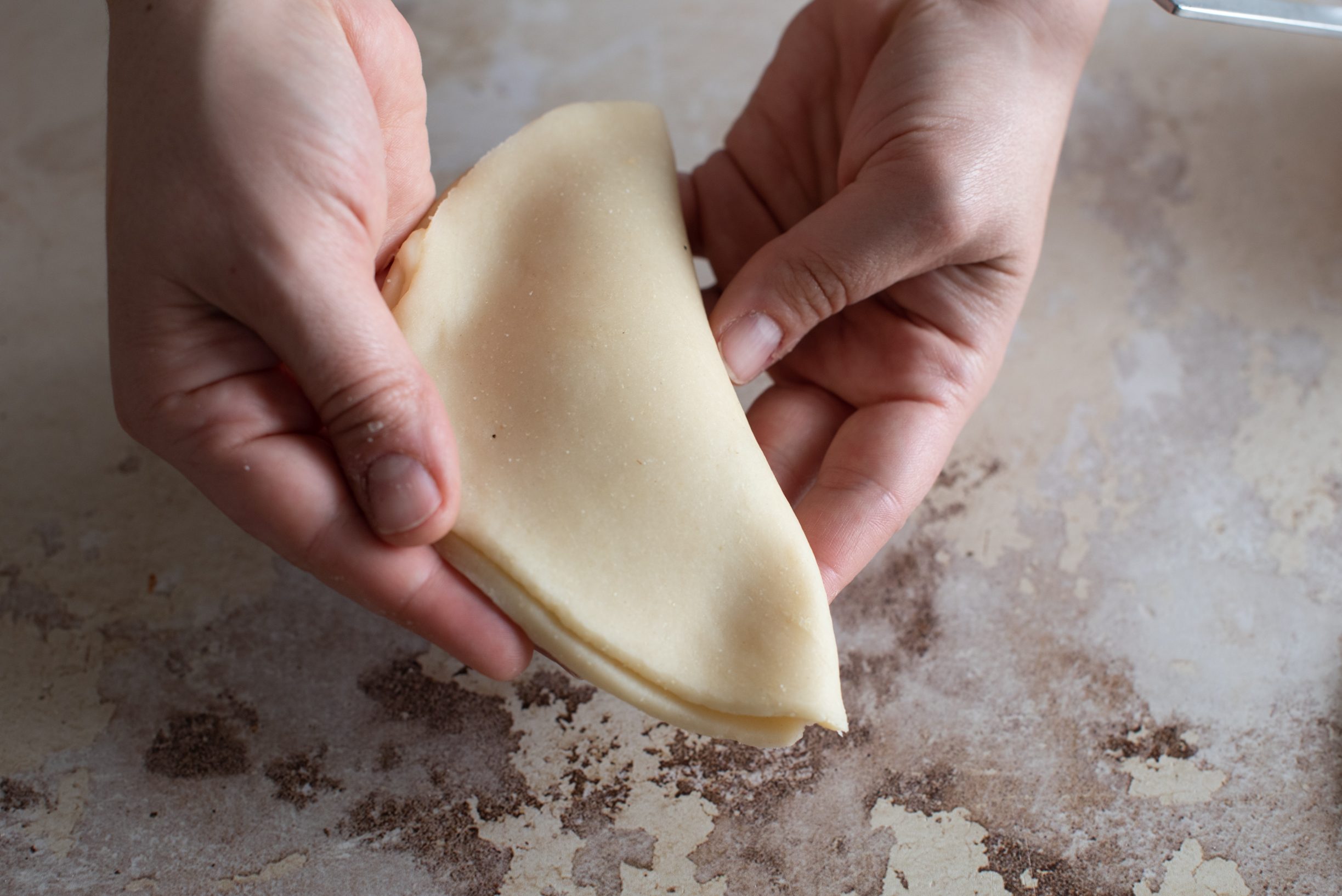 Mezzelune in padella ai funghi e fontina