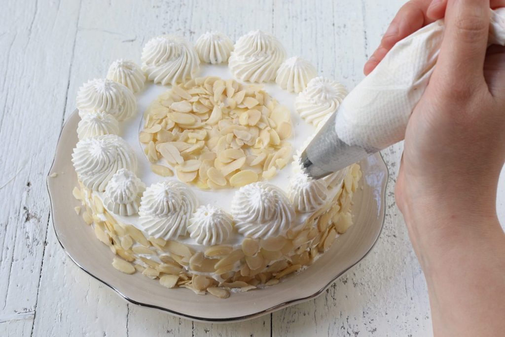 Dercorare la torta Fedora