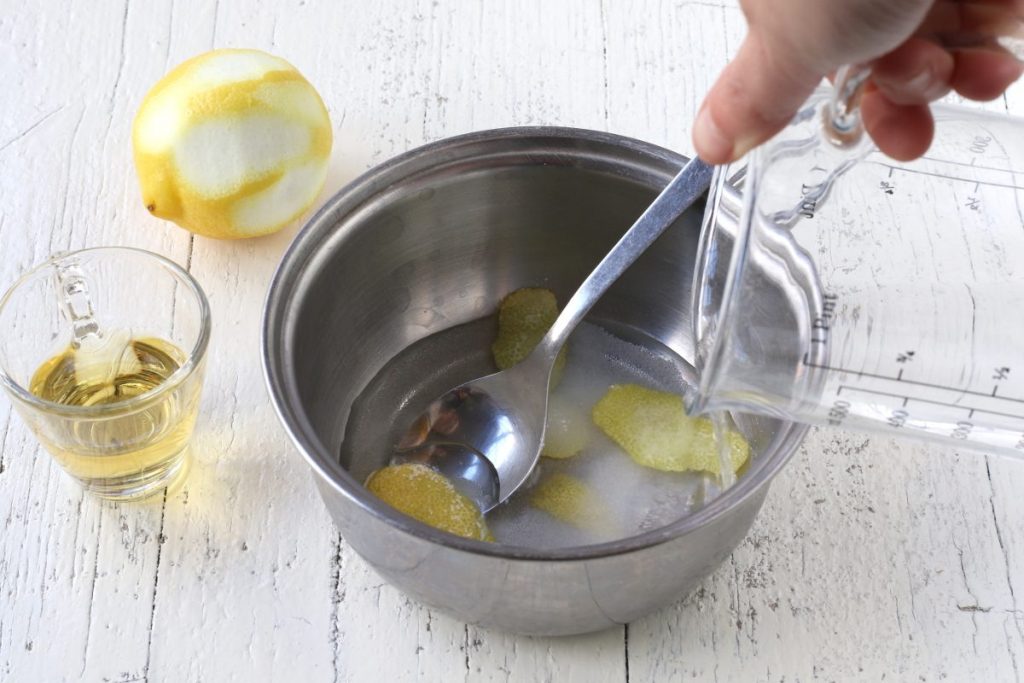 Preparare lo sciroppo per la bagna