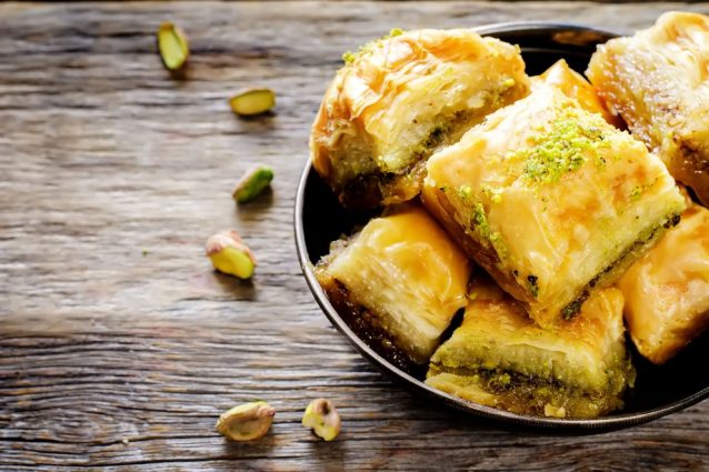 La storia della Baklava: la dolce specialità mediorientale contesa tra Grecia e Turchia