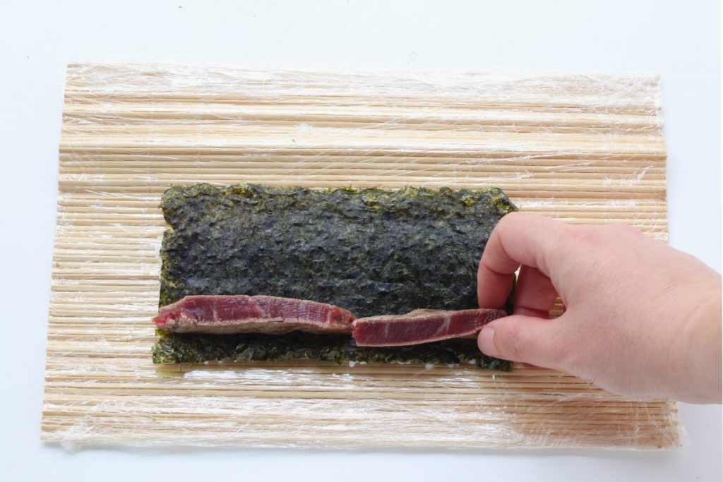 ripieno del sushi di carne
