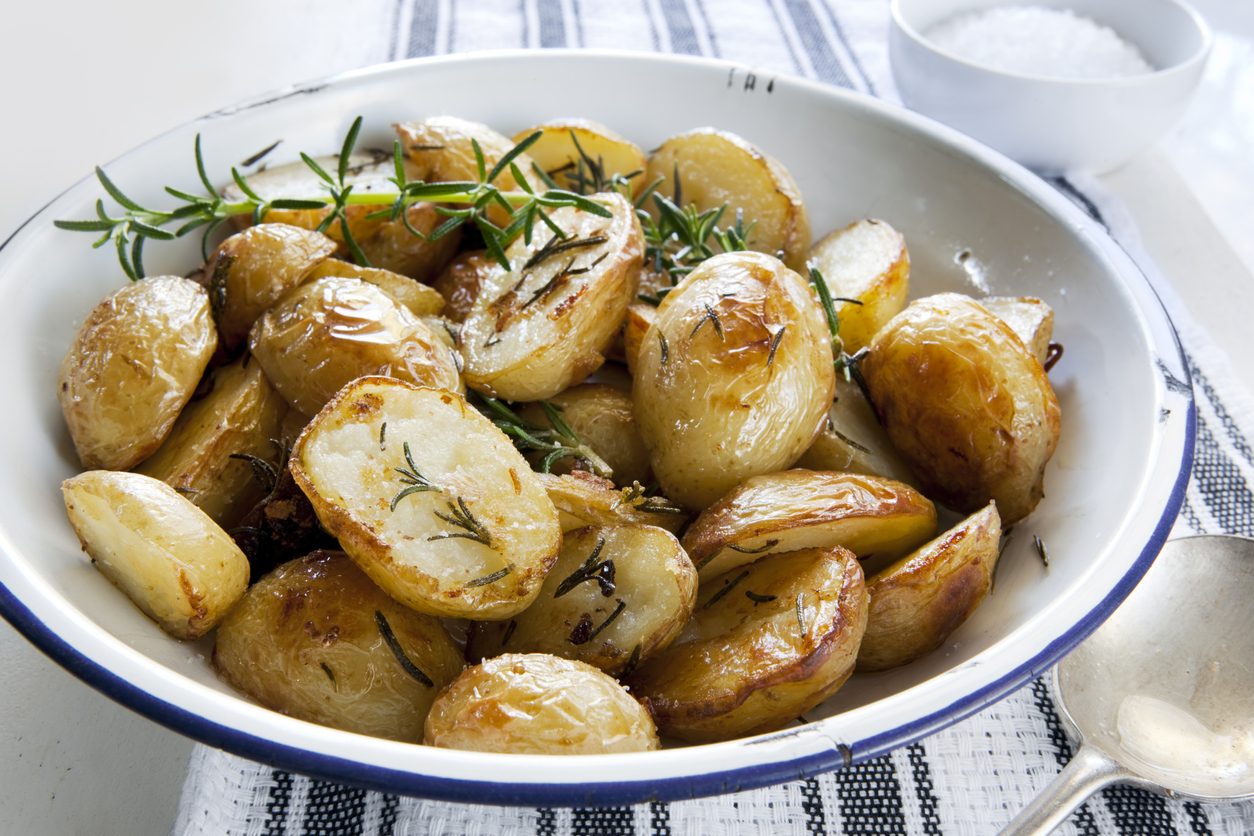 Patate novelle: caratteristiche, come trattarle e 5 ricette per usarle al meglio