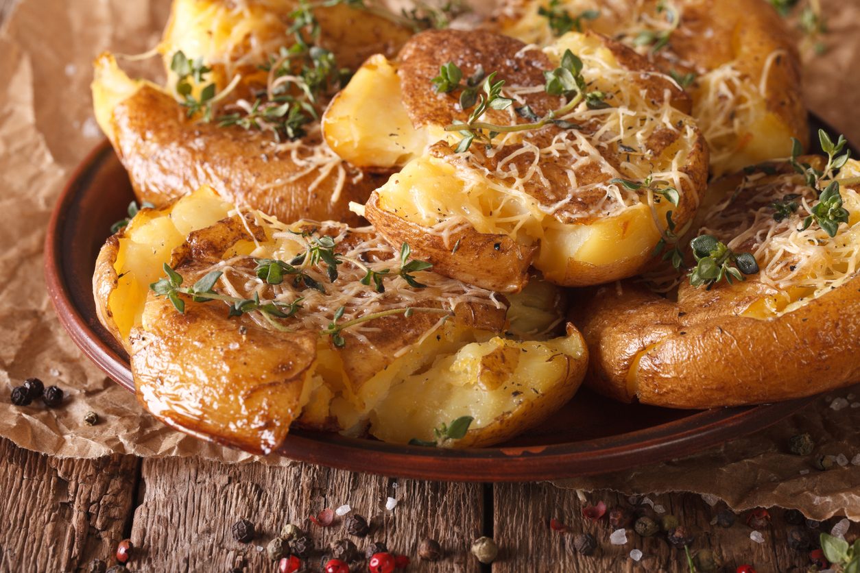 Patate novelle schiacciate