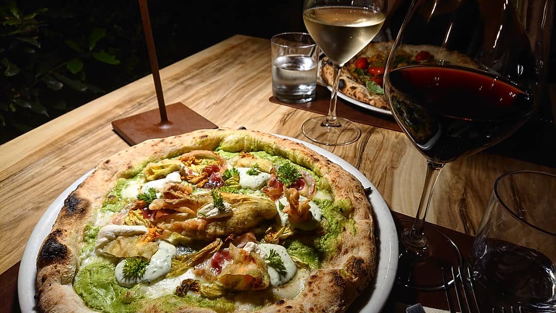La pizza Fior di zucca della pizzeria La Contrada
