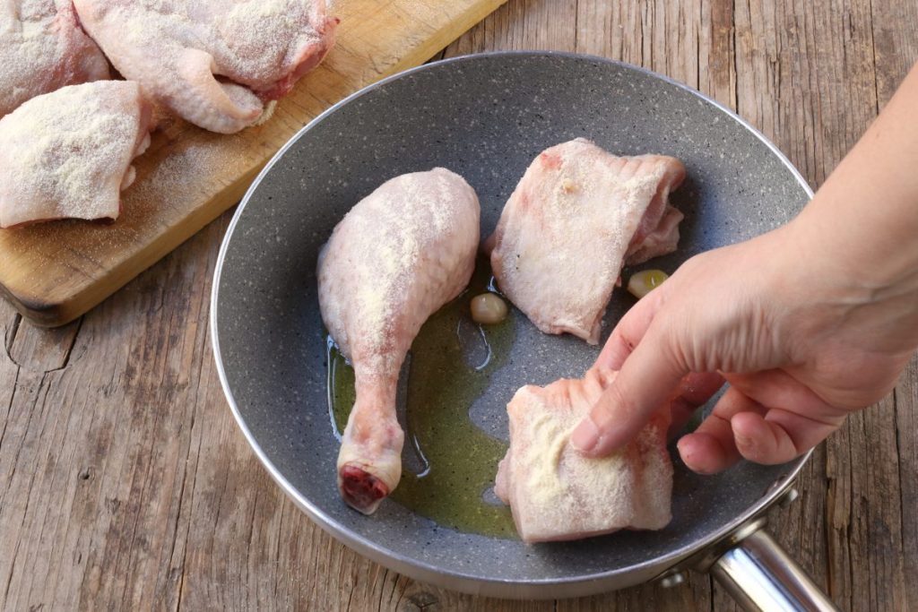 Soffriggere il pollo