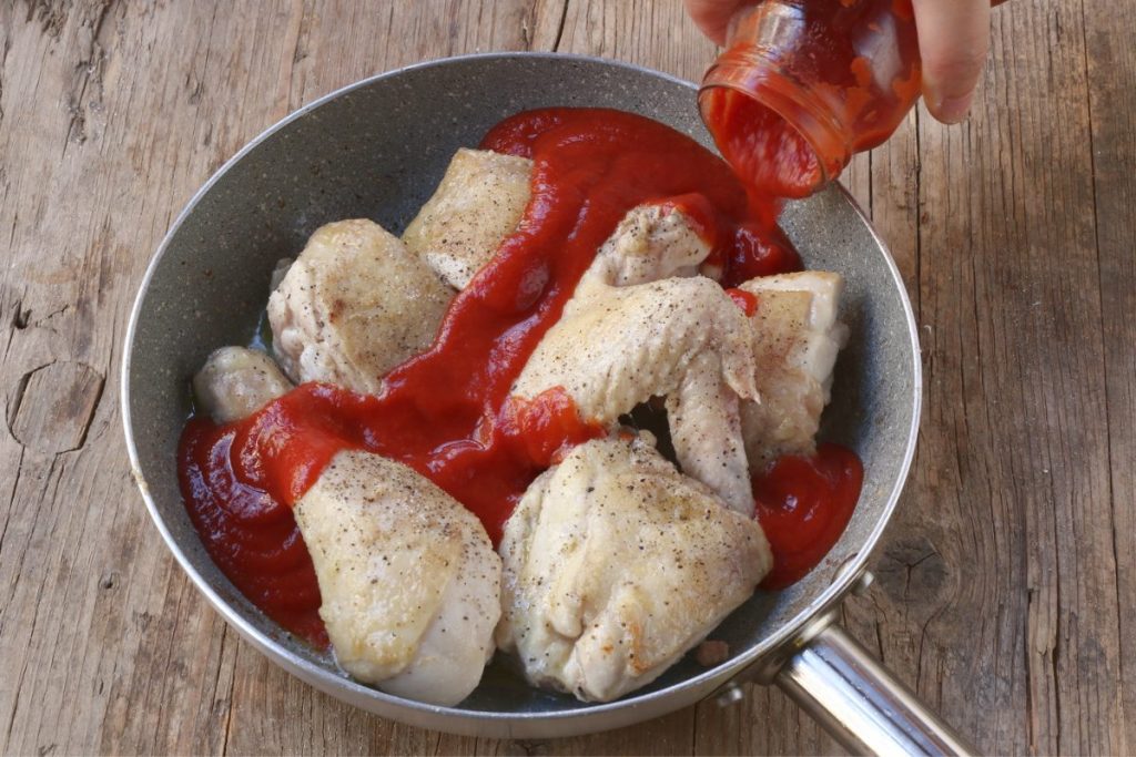 aggiungere la passata di pomodoro