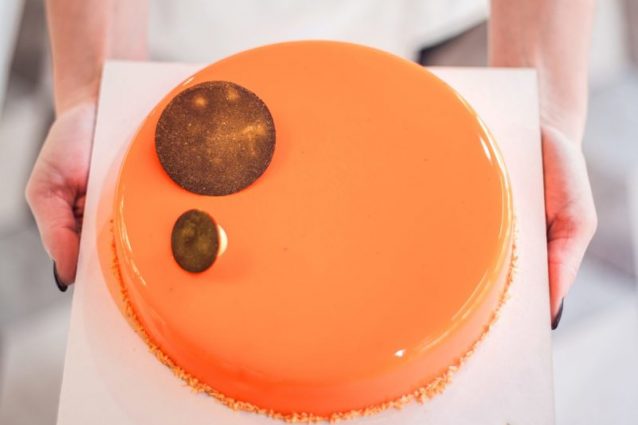 Party dalla base: quando la torta si compone direttamente sul web