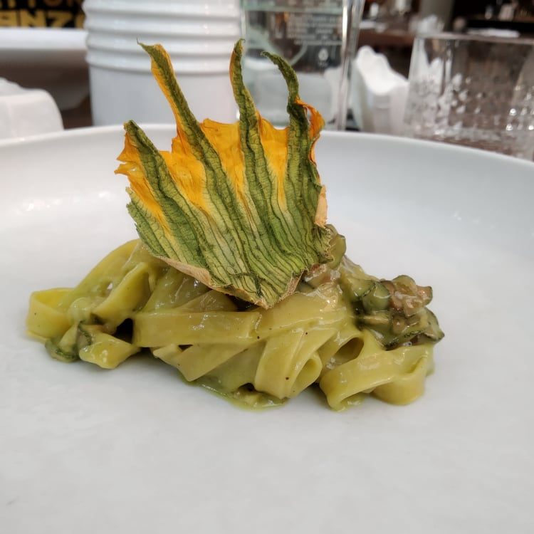 Tagliatella alla Nerano con il fiore di zucca croccante