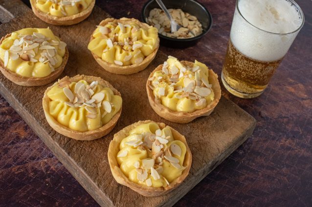 crostatine alle mandorle con crema di birra