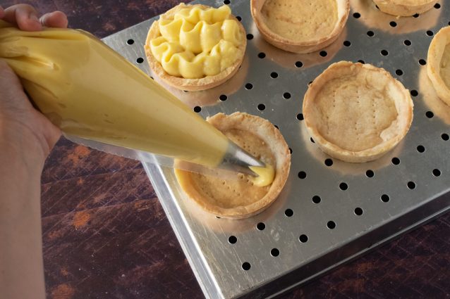 crostatine alle mandorle con crema di birra