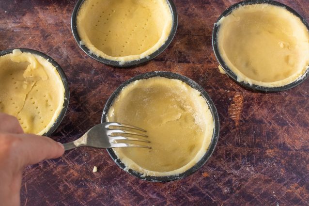 crostatine alle mandorle con crema di birra
