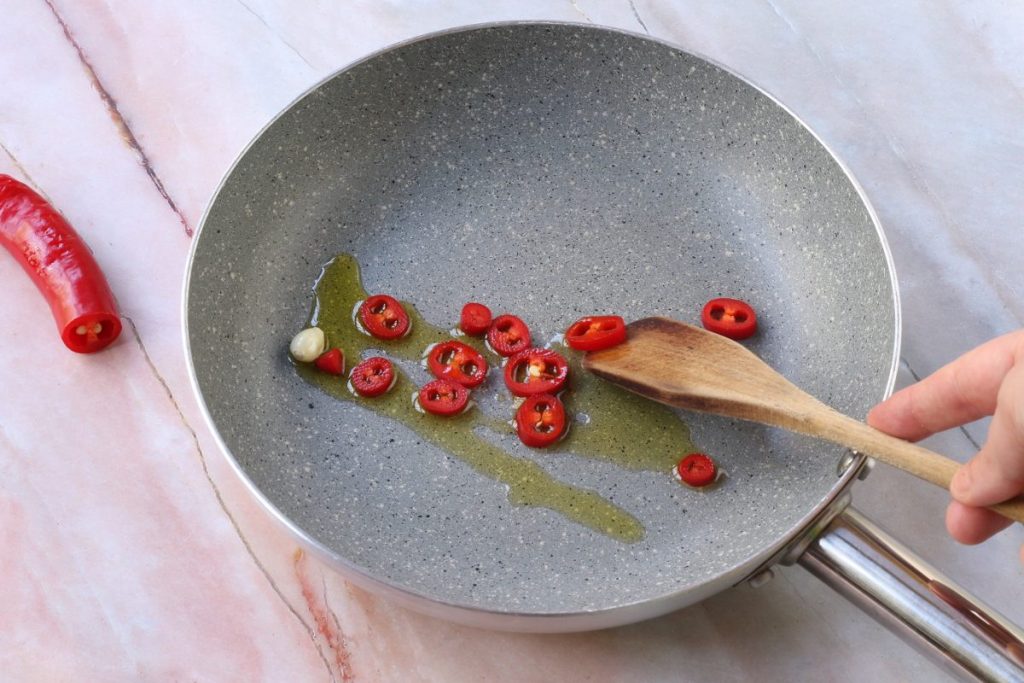 soffriggere il peperoncino