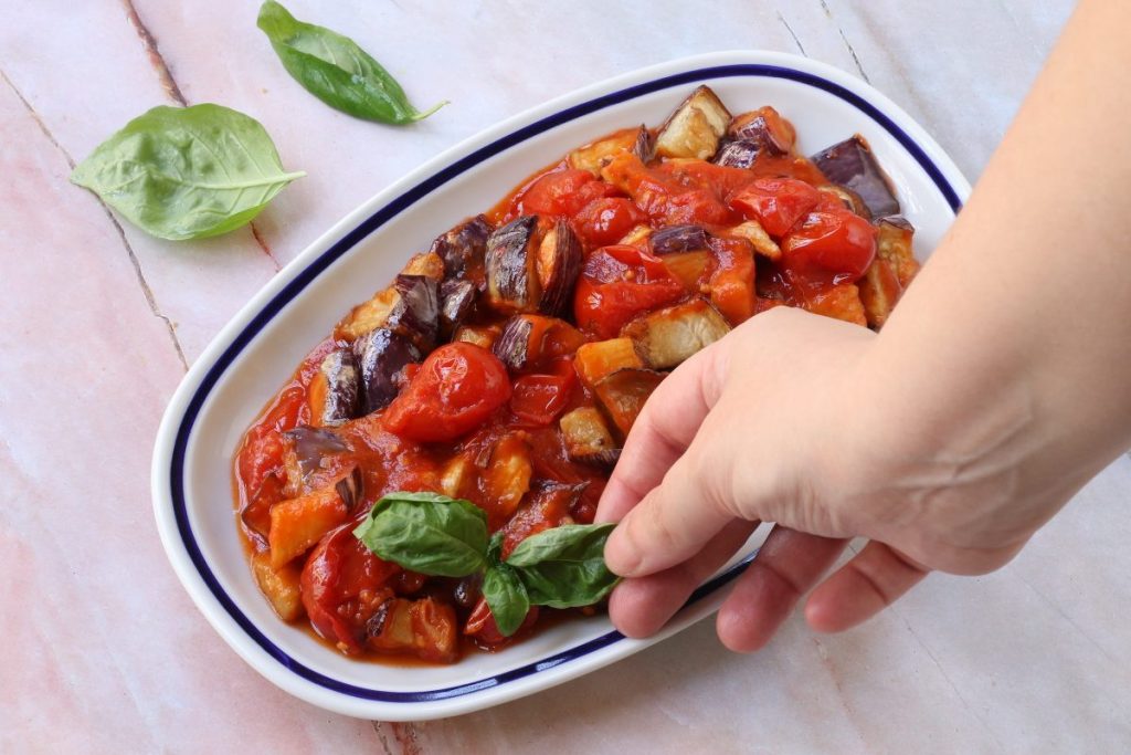 aggiungere il basilico