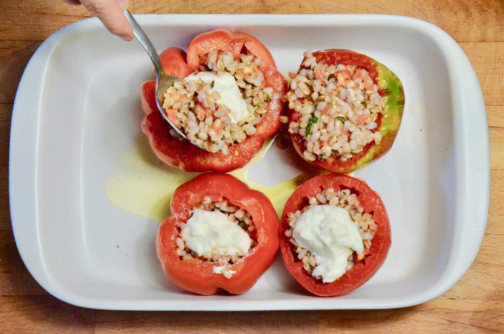Pomodori_ripieni_di_farro_9_imbottire pomodori