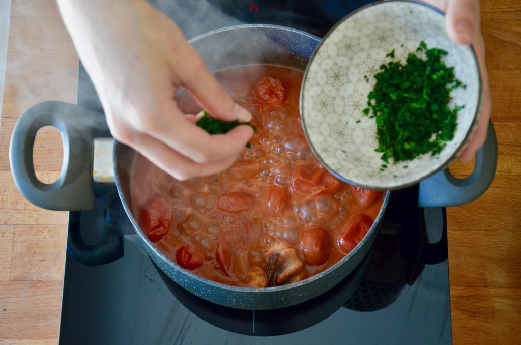 Spaghetti_con_i_moscardini_8_aggiungereprezzemolo
