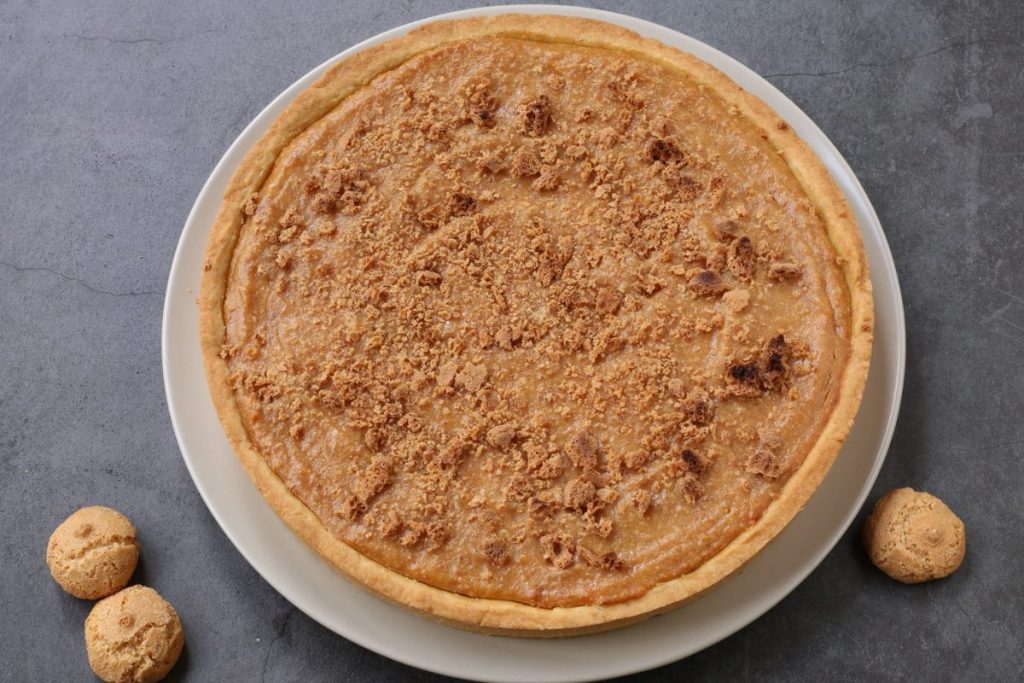 servire la torta ricotta e amaretti