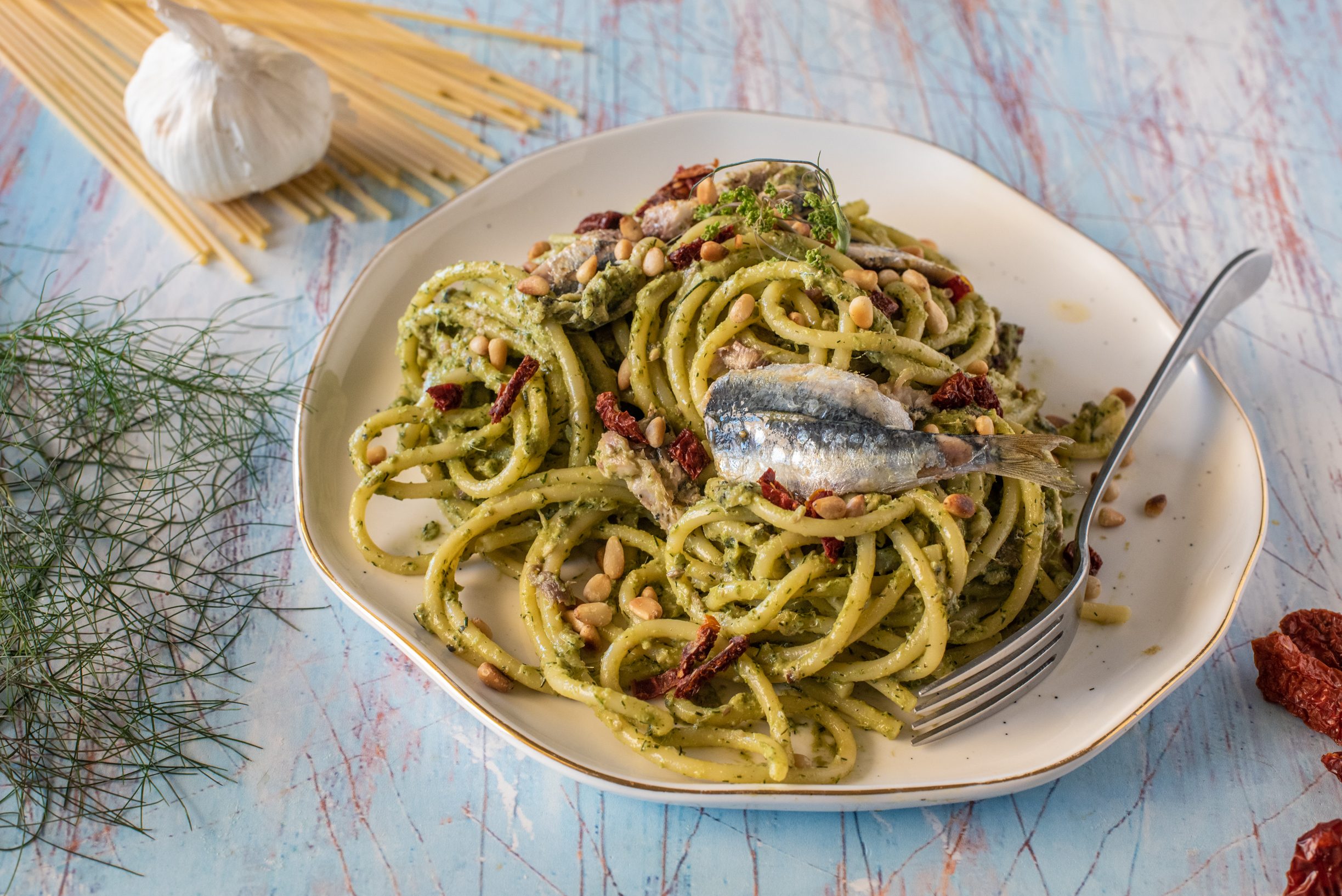 Bucatini al pesto di finocchietto e sarde
