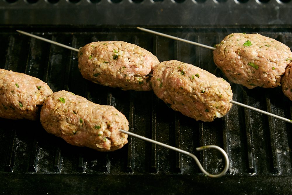 Kofta kebab, cuocere gli spiedini