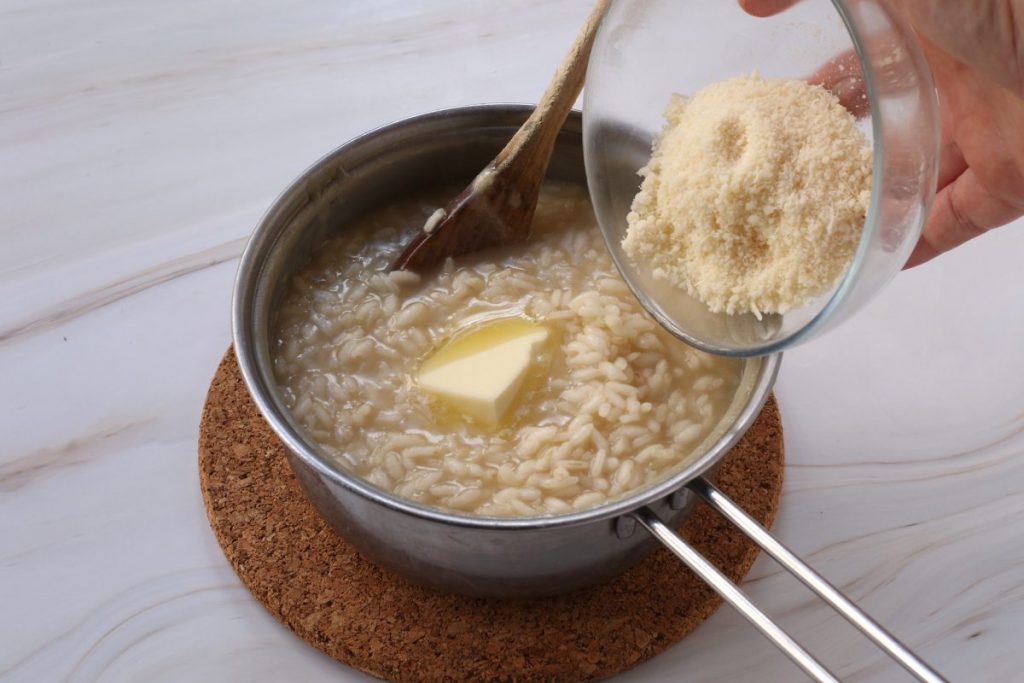 mantecare con burro e formaggio