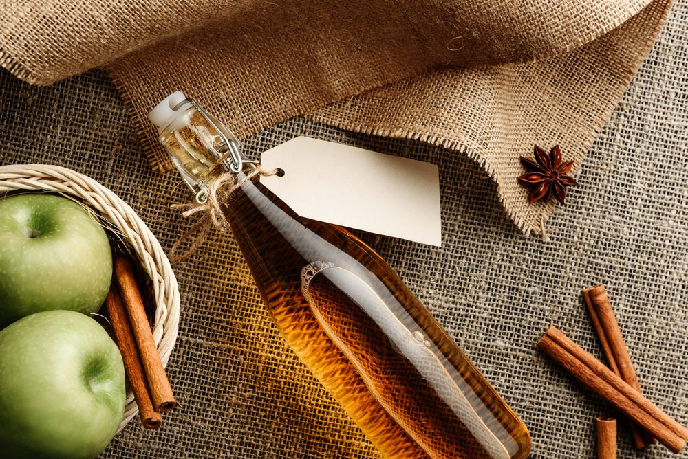 Cucinare con gli scarti: aceto di mele dagli scarti