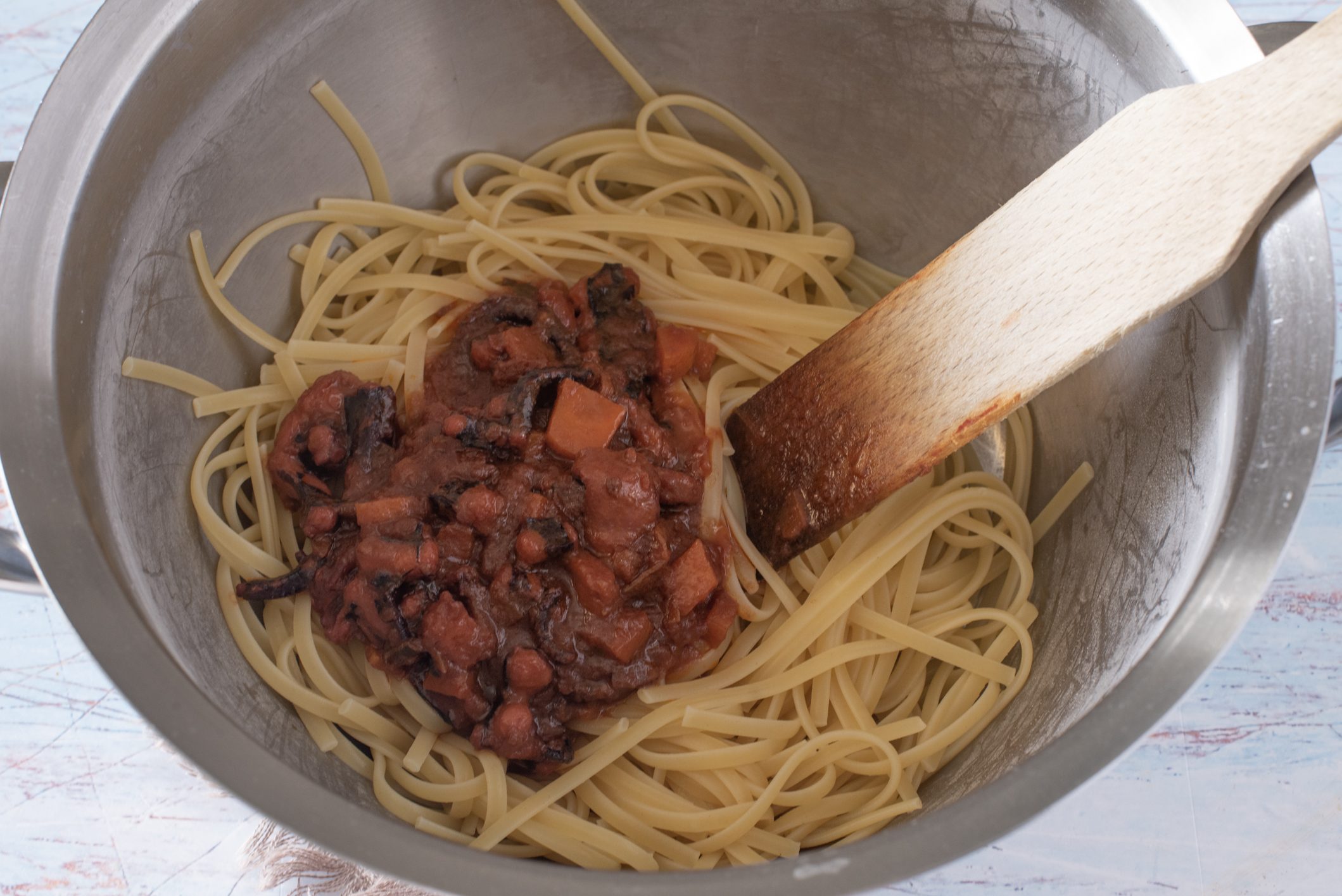 linguine con ragù di polpo