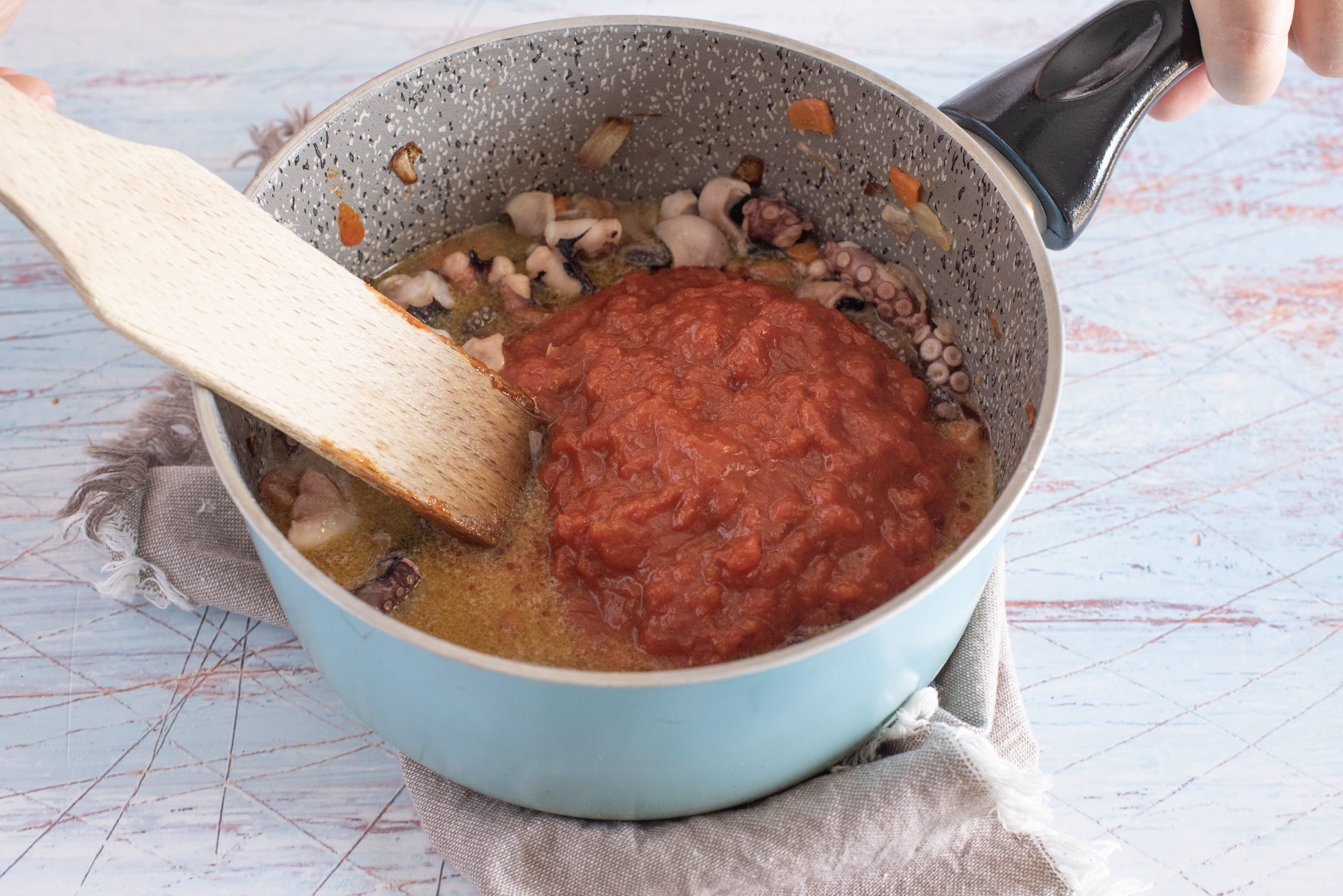 linguine con ragù di polpo