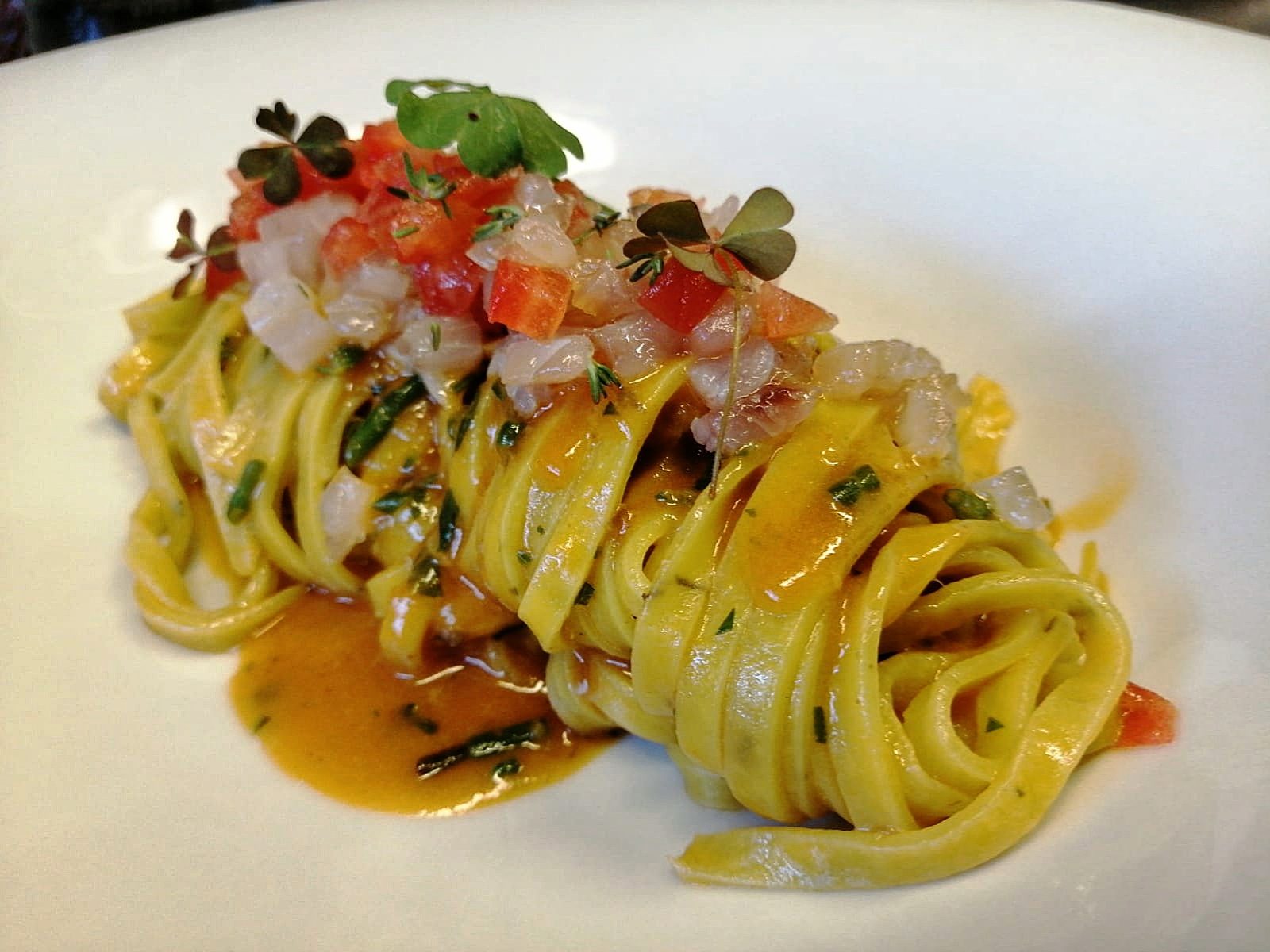Osteria dell’Orologio: Tagliatella al timo in zuppa di pinne, ricciola cruda e pomodoro marinato